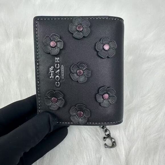 Coach Snap Wallet With Floral Applique In Smooth Leather/Gunmetal/Black CAP16 - Picture 1 of 6